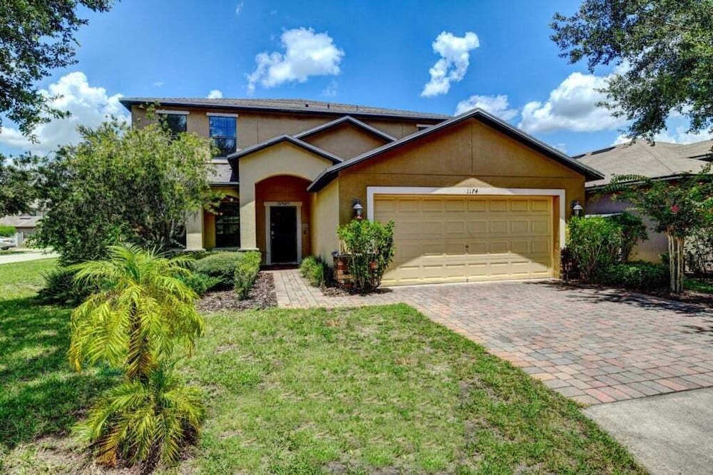Spacious 6br Villa W/ Private Pool near Disney 6 Bedroom Villa
