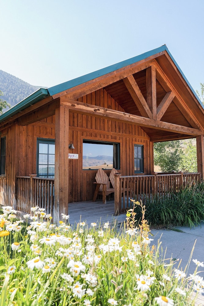 Chico Hot Springs Resort & Day Spa
