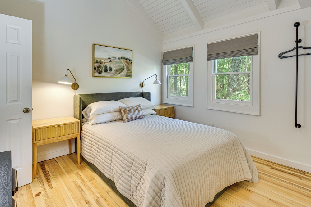 Newly Renovated: Pet-friendly Sapphire Retreat!