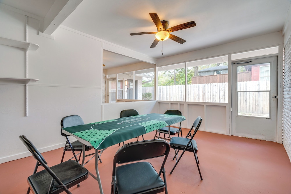 1/2 Mi to UT Austin Campus: Well-equipped Duplex!