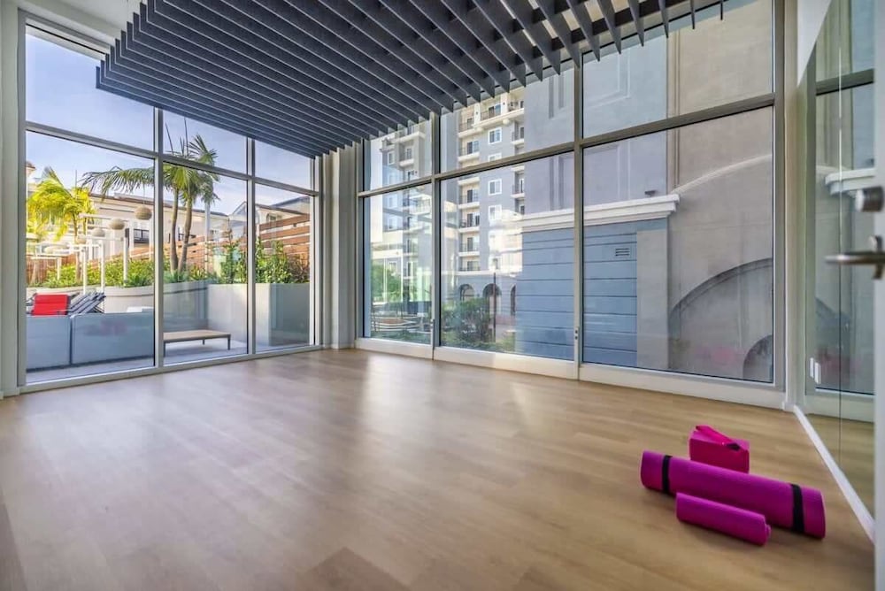 @ Marbella Lane - Grand 2BR w/ Beach & Ocean Views