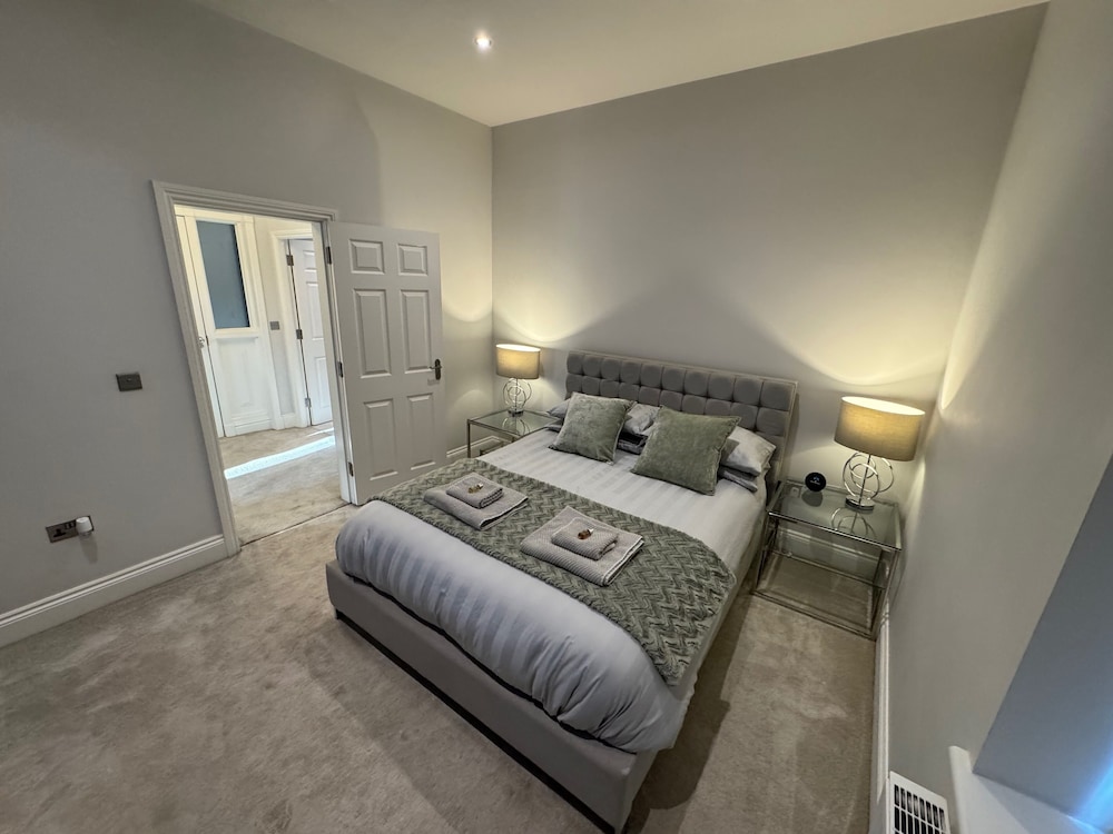 Full Apartment With Secure Parking Great Views