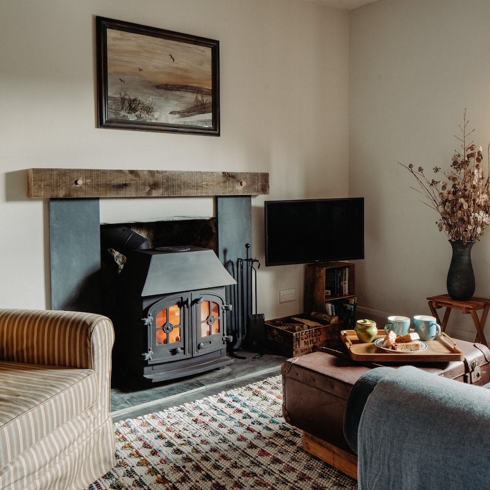 The Stables - Charming 15th Century Rural Bolthole view 2