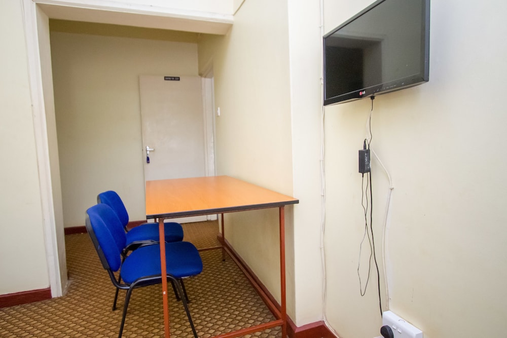 Emirina Travel Hotel