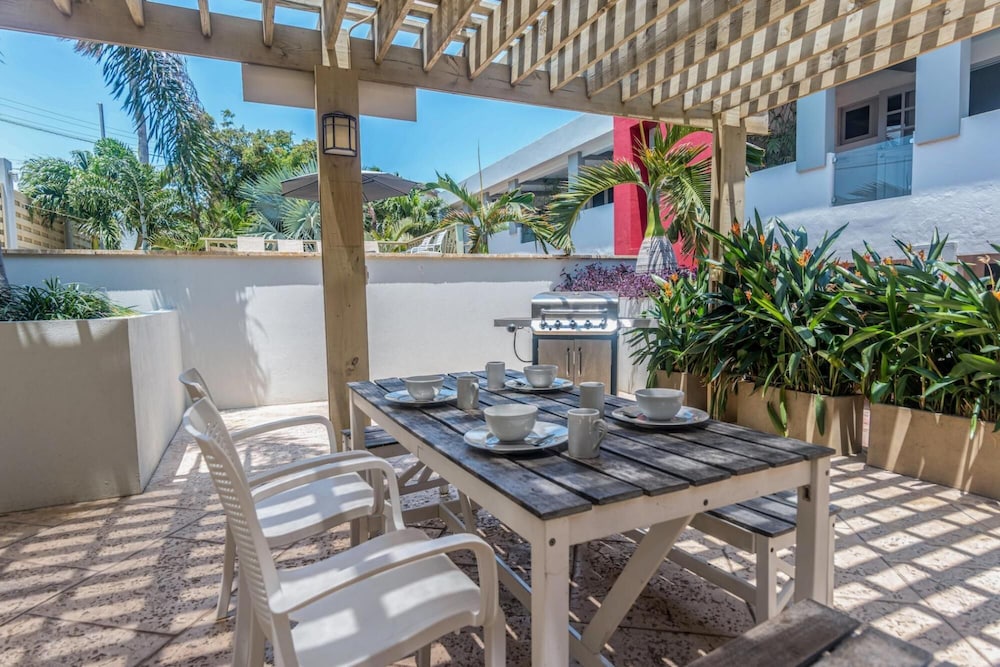 Cozy Central Quiet Close to the Beach Pool