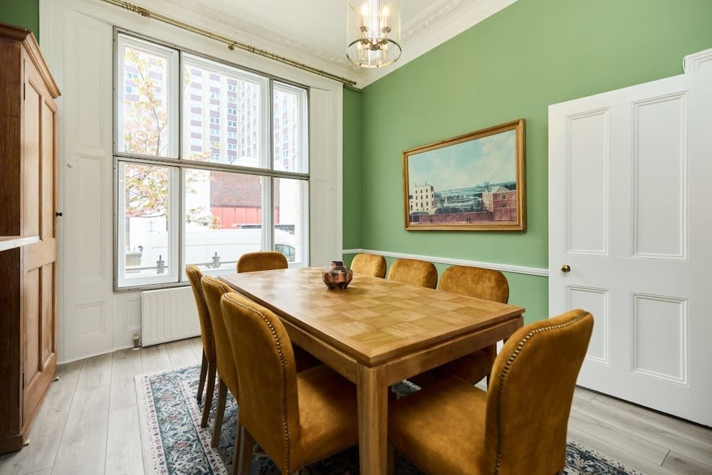 The Fulham Town House - Spacious 4BDR House with Garden