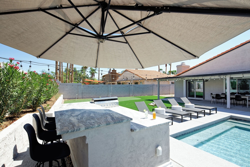 Bohemian Resort- Pool Heat Available - Golf & Games!