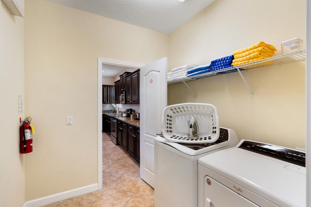 Paradise Palms Resort 5 Bedroom Home with Spa 5 Home