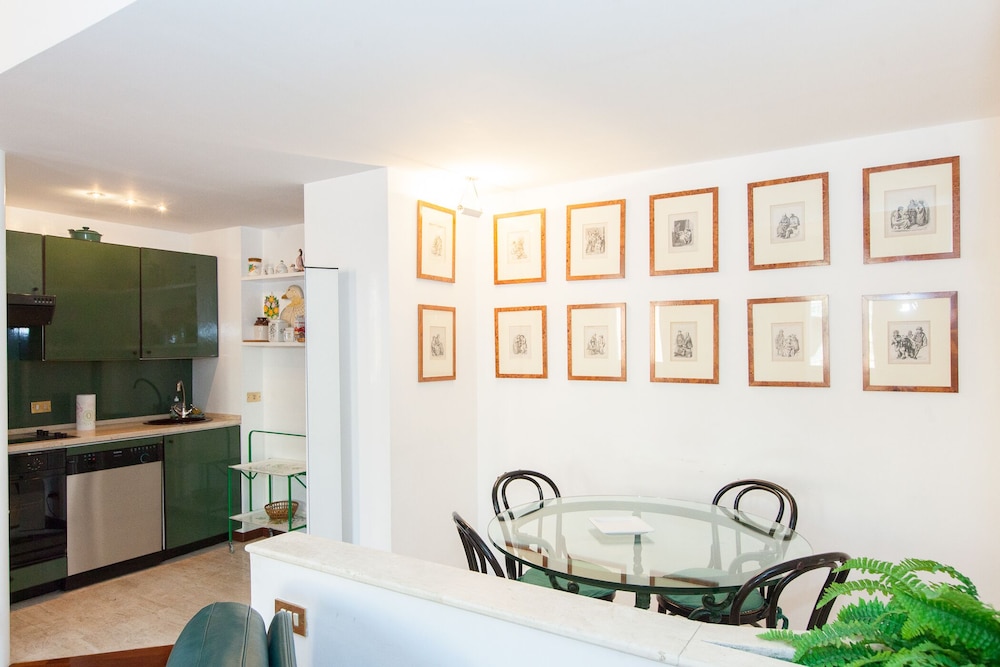 Beautiful Roman Apartment Next To Trevi Fountain