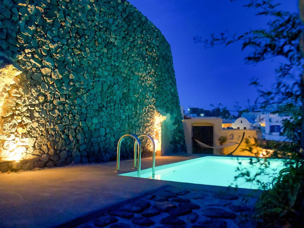 Extravagant Villa in Megalochori view 4