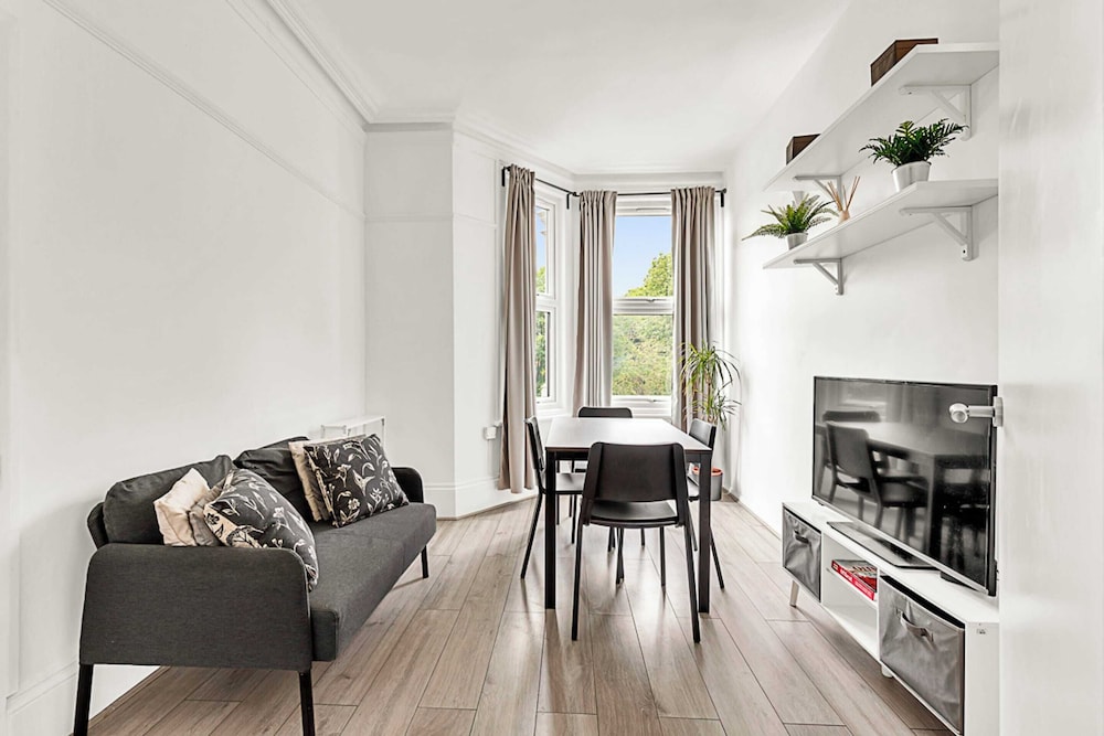 Bright and Newly Furnished Acton Apartment
