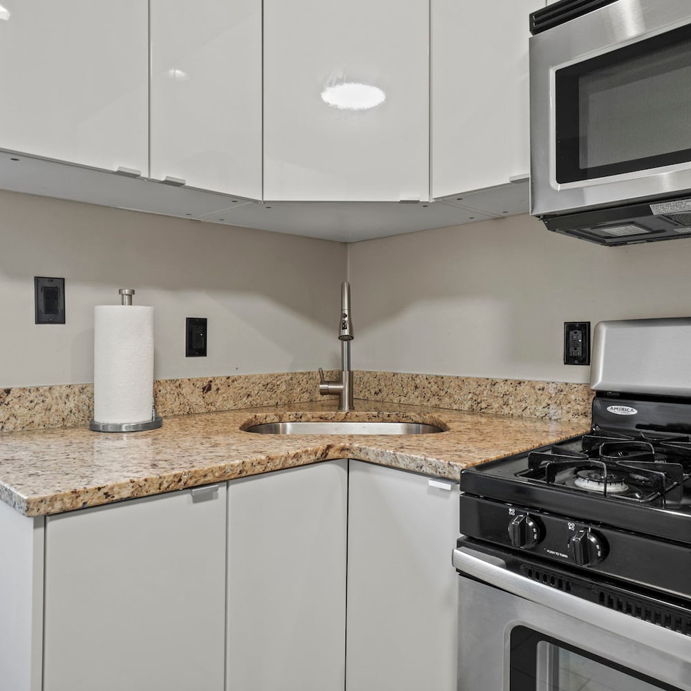 Spacious Sunny Shaw 1BR 1BA Apartment