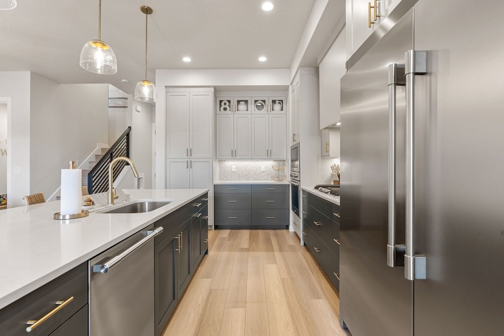 Sandy Cheeks 6 Bedroom Townhouse