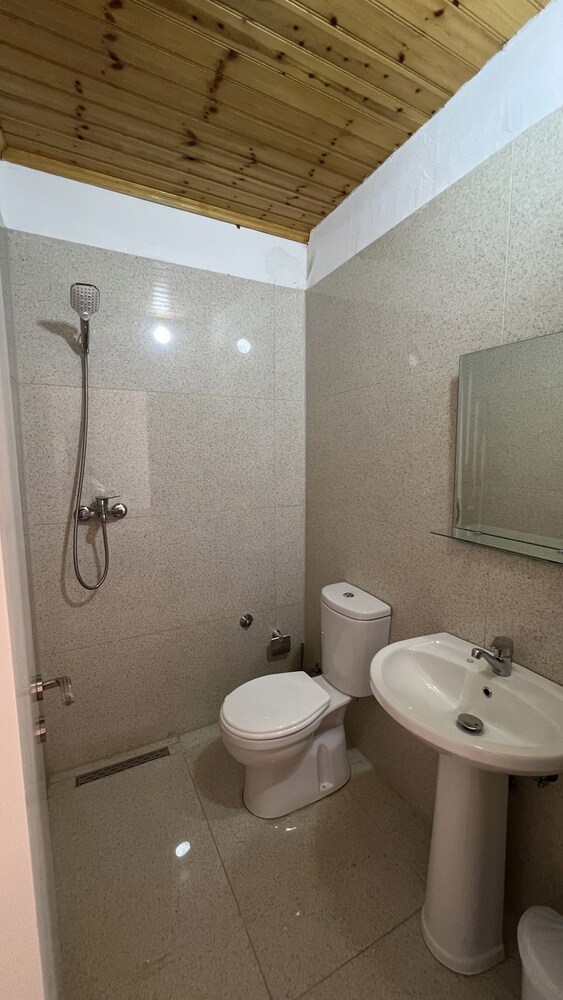 VILA AARON