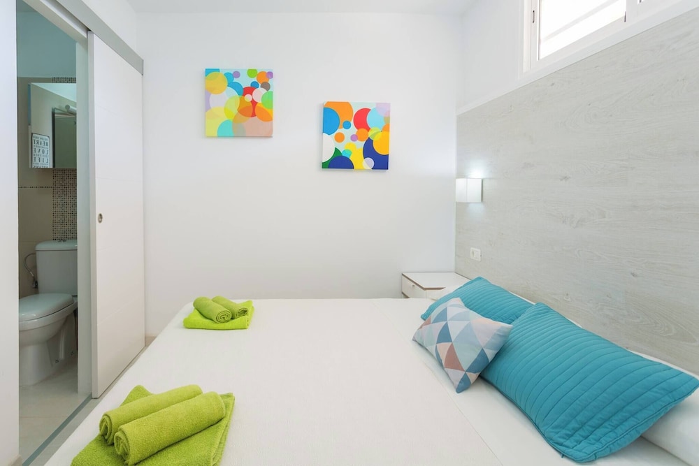 Delicious Los Cristianos,achacay,2bdr & 2bathr Beach Close Wifi Free