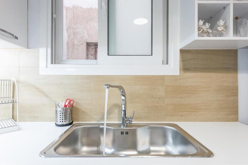 Athens Central Pangrati - Varnava Square Modern Apartment for 5