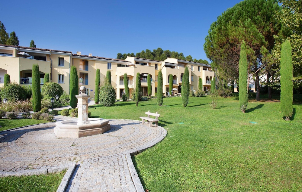 Studio in Greoux-les-bains Near Lakes