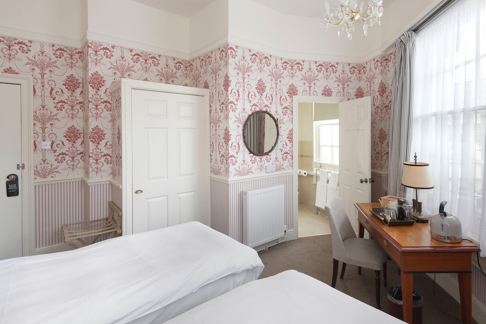 Royal Hotel 23