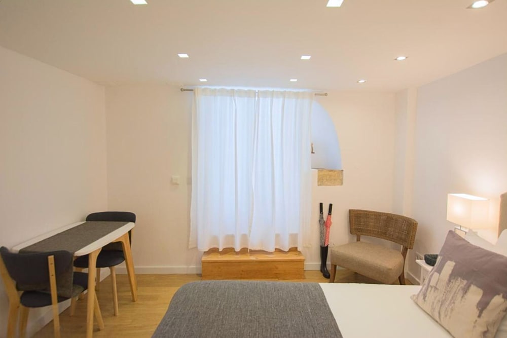 Alfama Steps Cozy Basement Studio