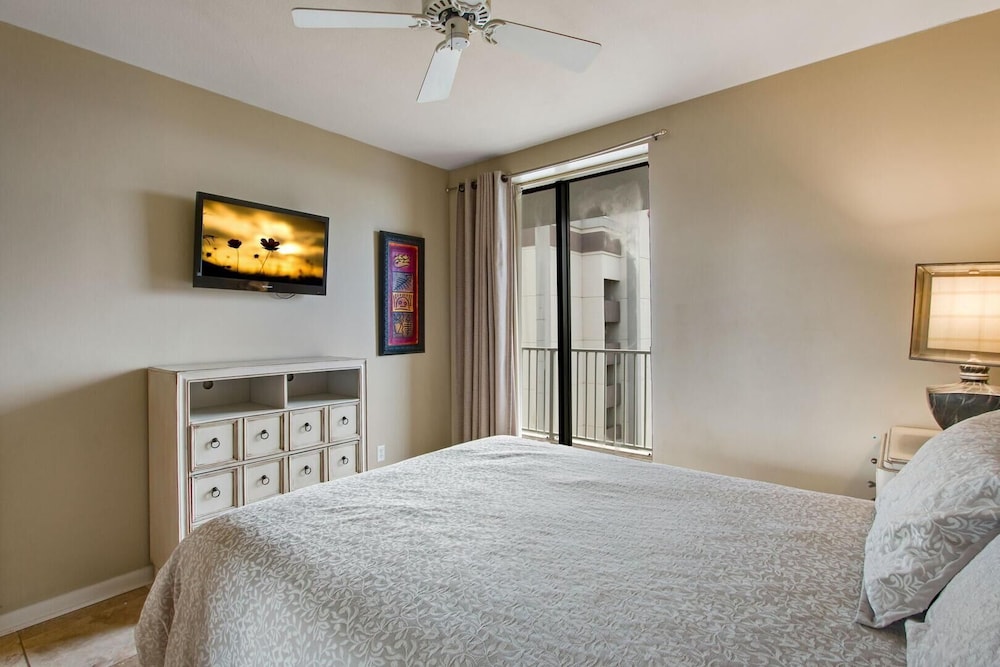 Pelican Pointe 1406