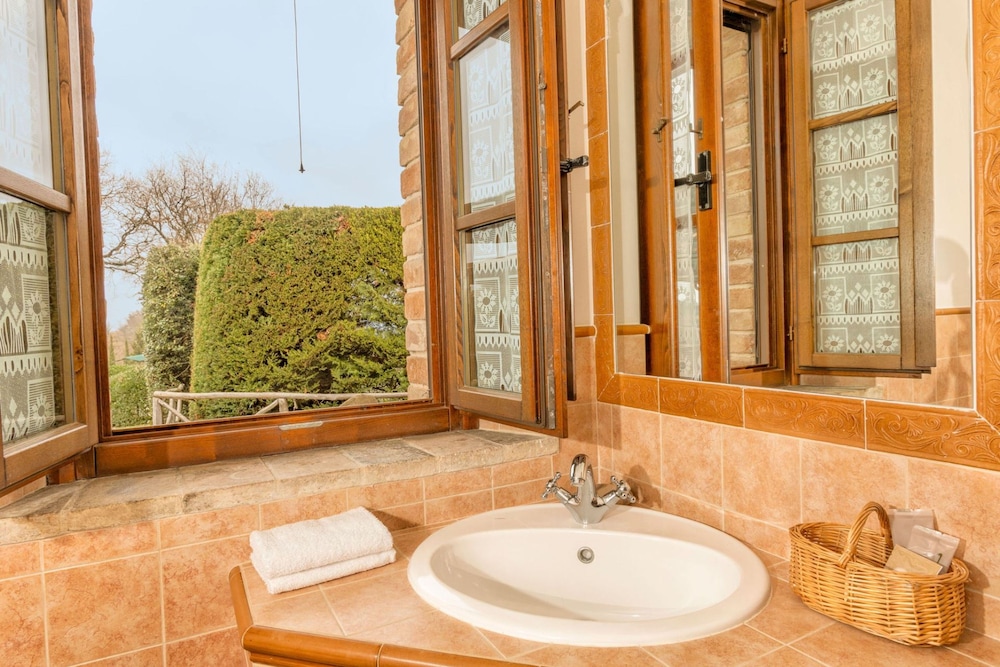Podere Baiocco Sleeps 22 People 2 Private Pools Walking Distance to Town-podere Baiocco