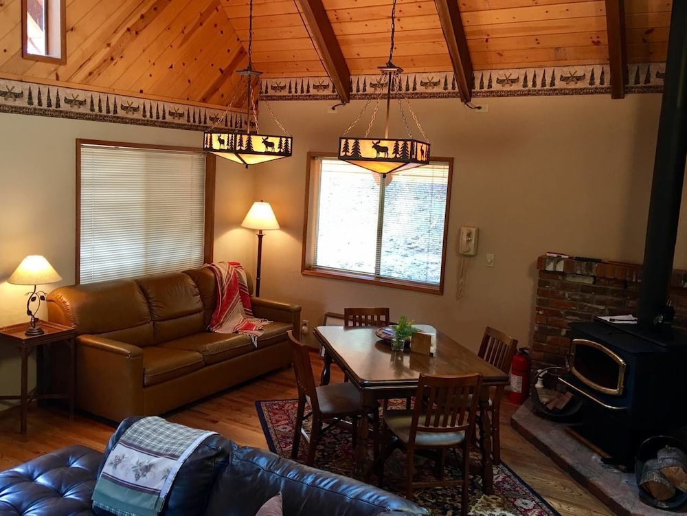 Ashland Vacations - Whispering Pines Cabin Retreat - Property Image 16