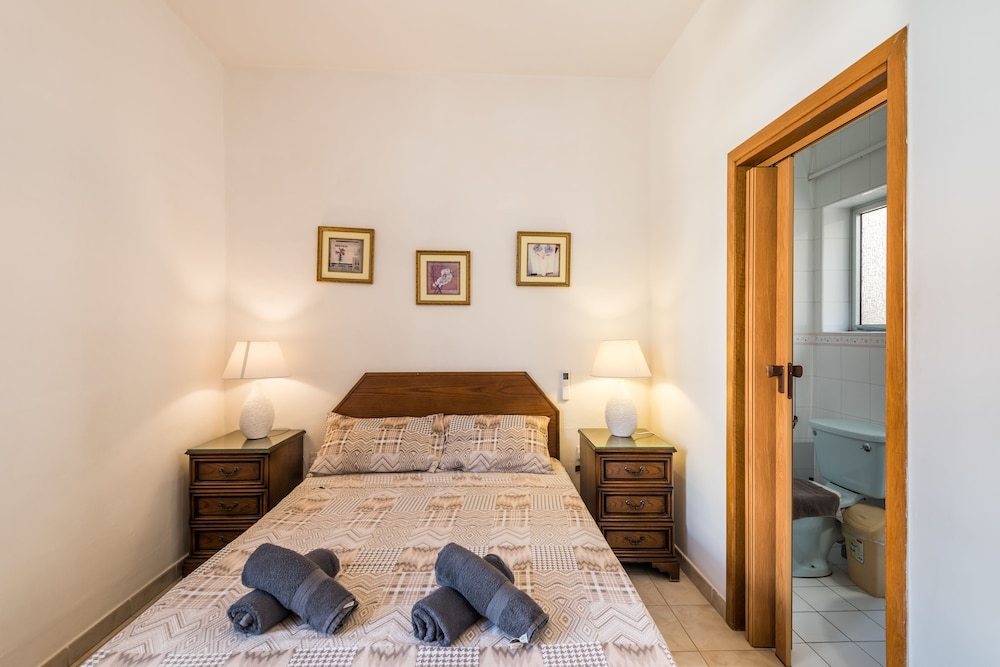 Bay View Apartment by Getaways Malta photo 3