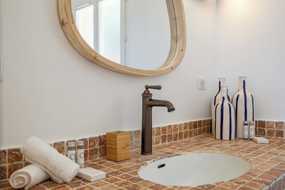 Charming Flat in a Provencal Villa - 2p view 5