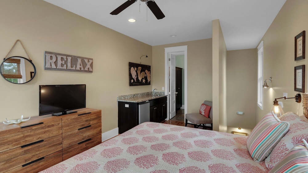 5 Bedrooms - 2 Neighborhood Pools - Tennis view 4