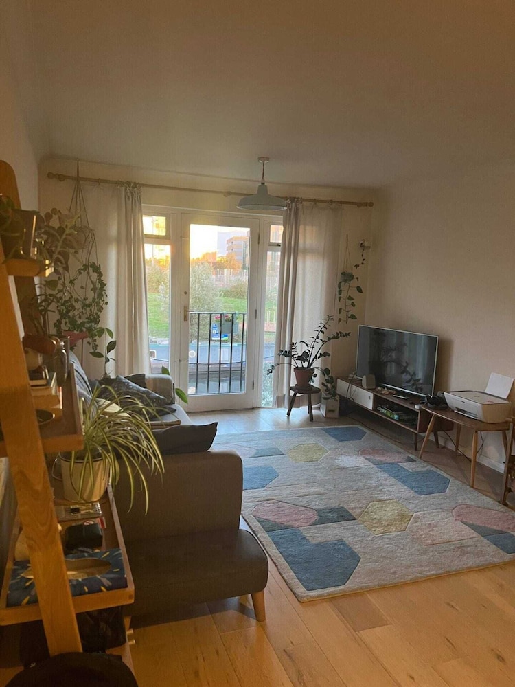 Tranquil 1 Bedroom Apartment With River View