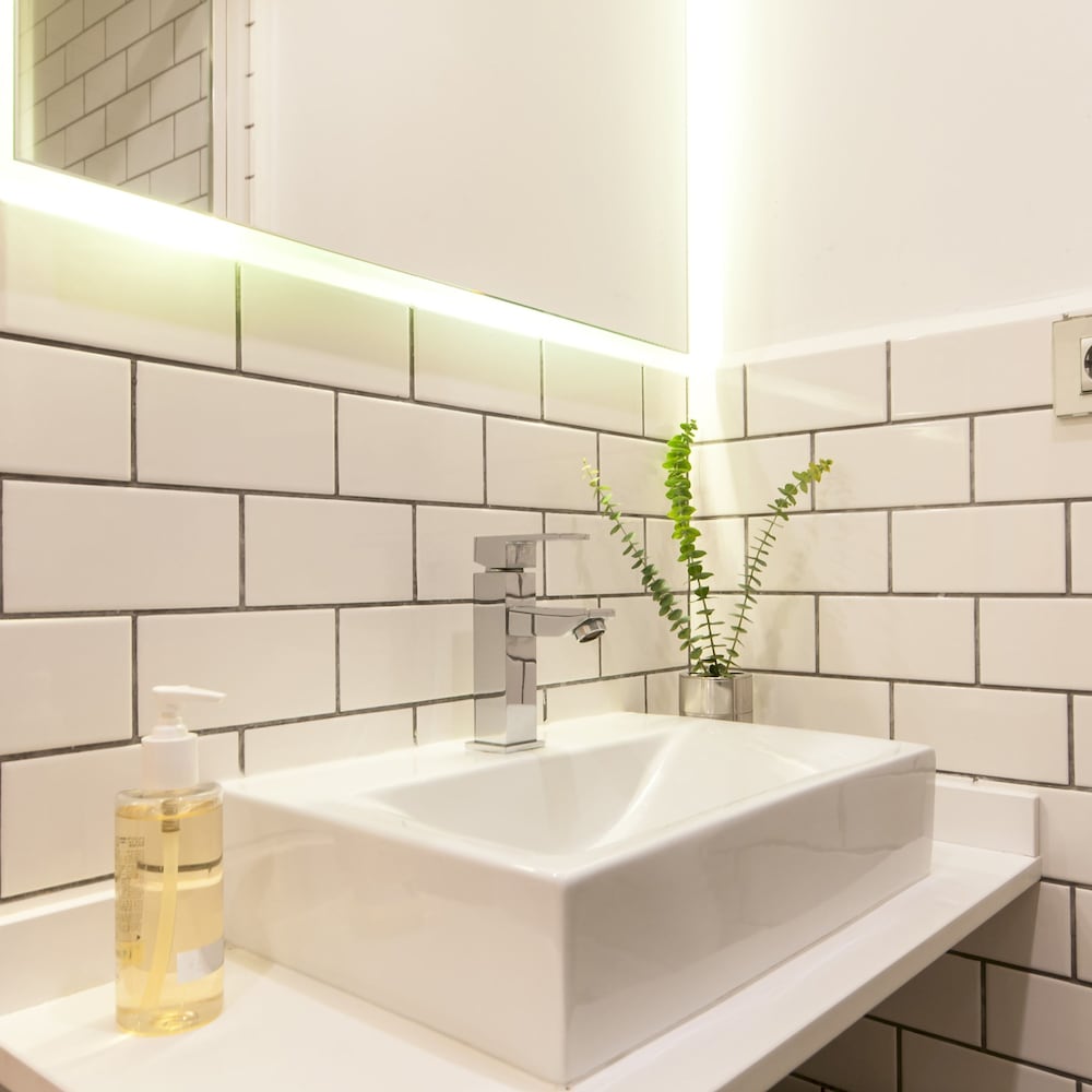Paseo DE Gracia Modernist Apartment TWO BED TWO Bath By Myrentalhost
