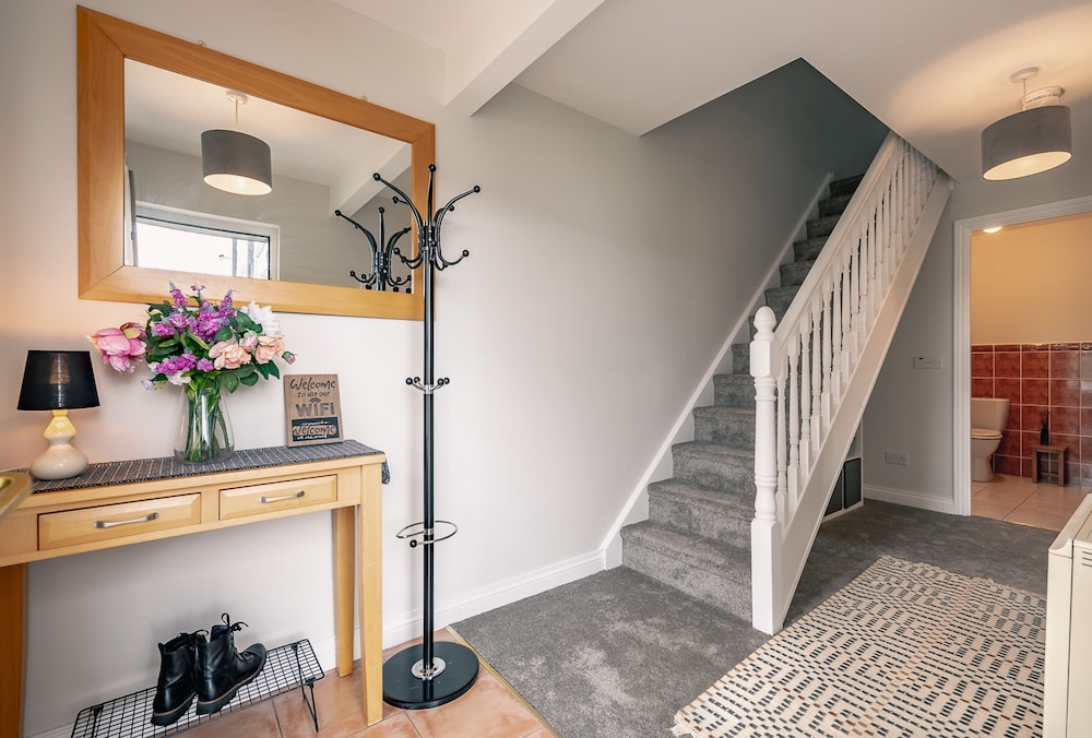 2 Bedroom Home in Kenmare With sea Views to Sleep 4