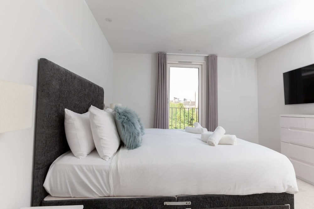 Luxurious Central Edinburgh Apartment - Sleeps 6