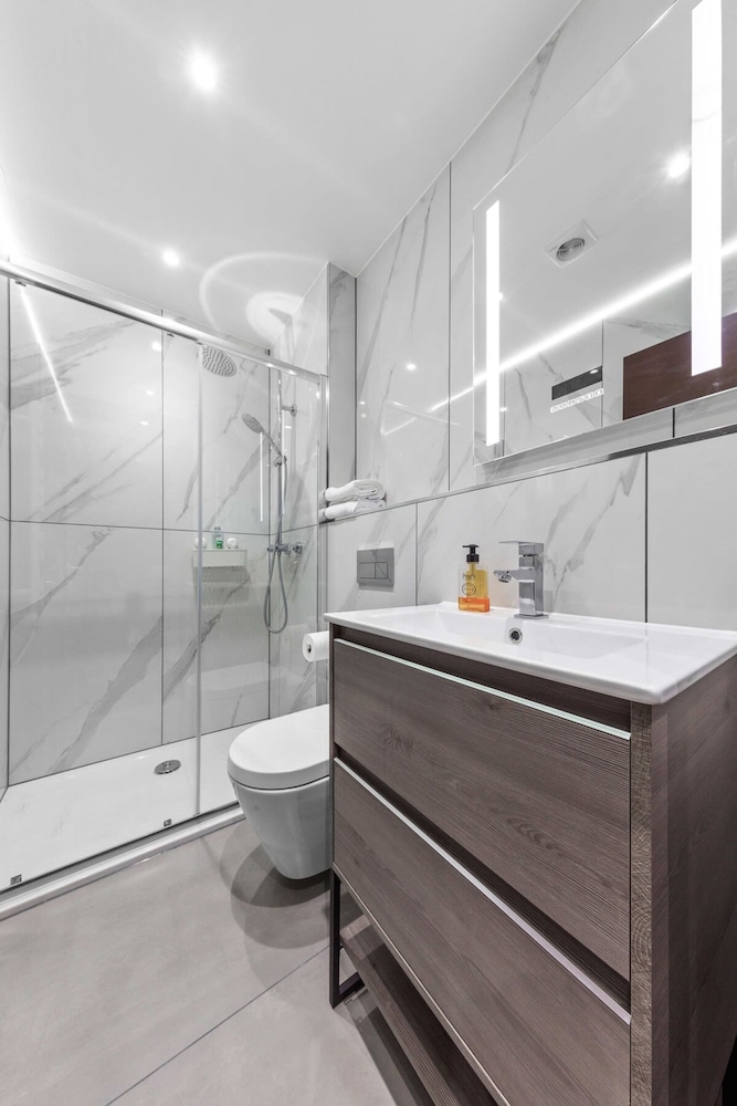 Modern Serviced Studio Flat Near Central London
