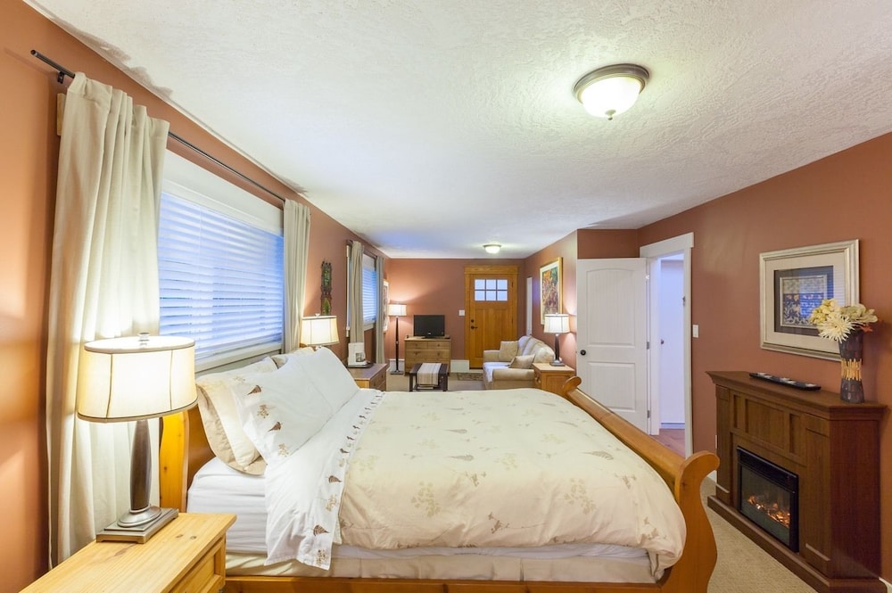 Creekside B & B