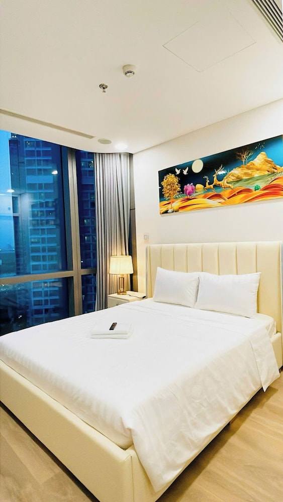 The Aquamarine Landmark Suites - Poolside Access at L4B