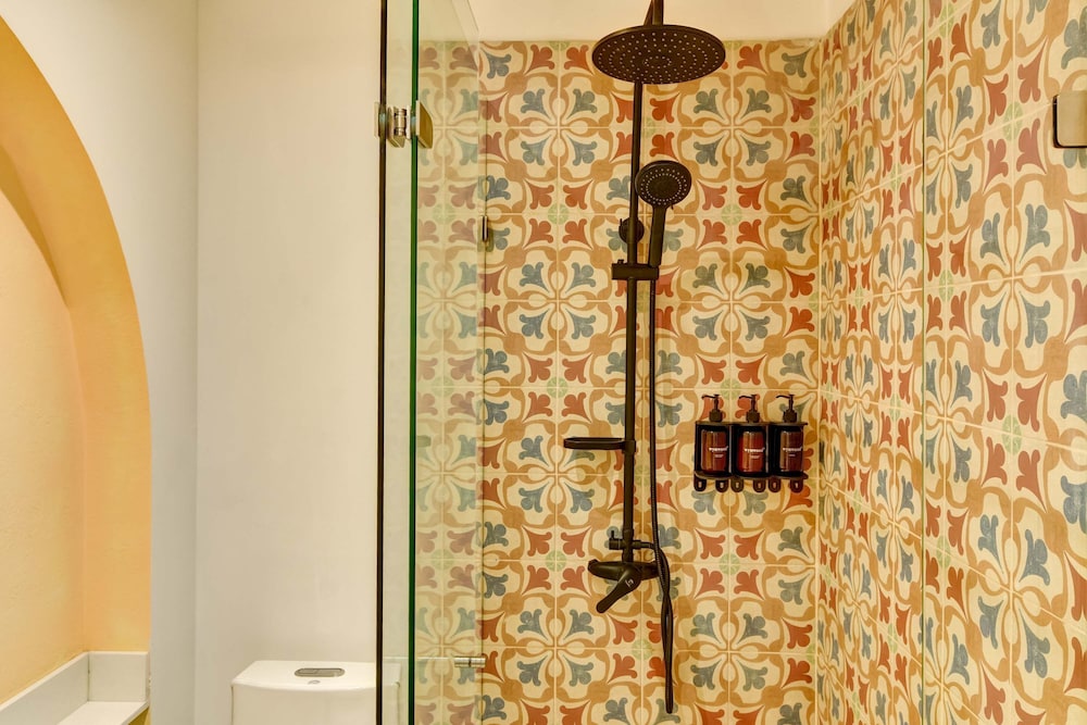 w Startling 2BR Apartment in Trendy Zona T