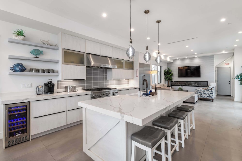 @ Marbella Lane - Luxi 4BR Haven w/ Skyscape Views