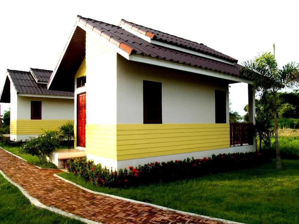 Baan Rim Klong Resort