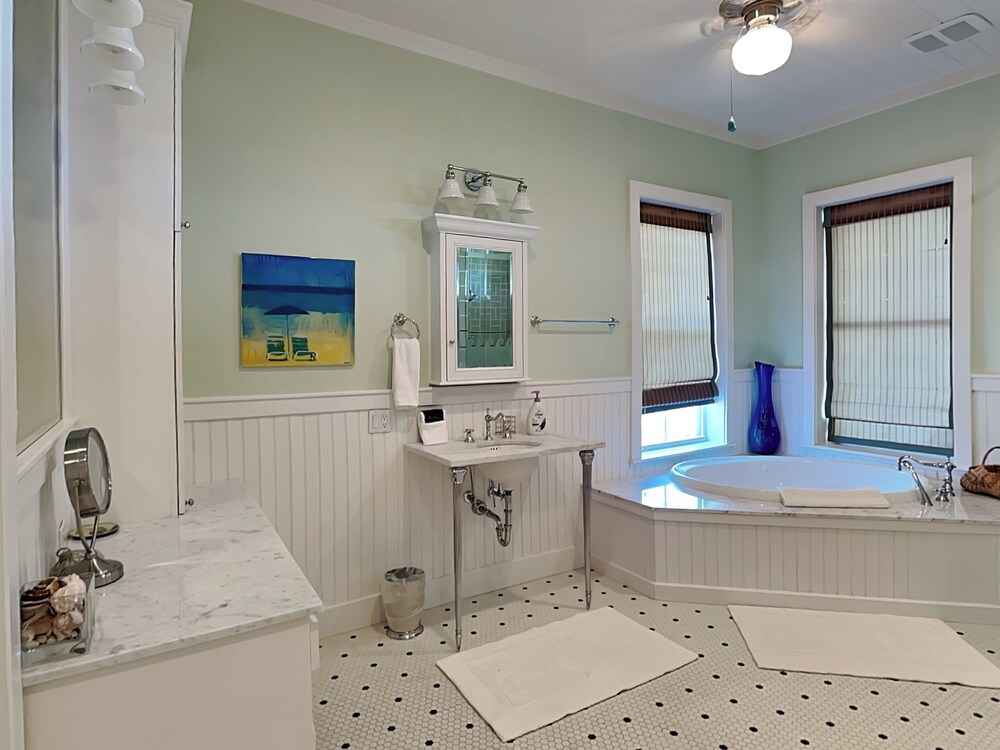 The Beachside Villa by Ryson Vacation Rentals