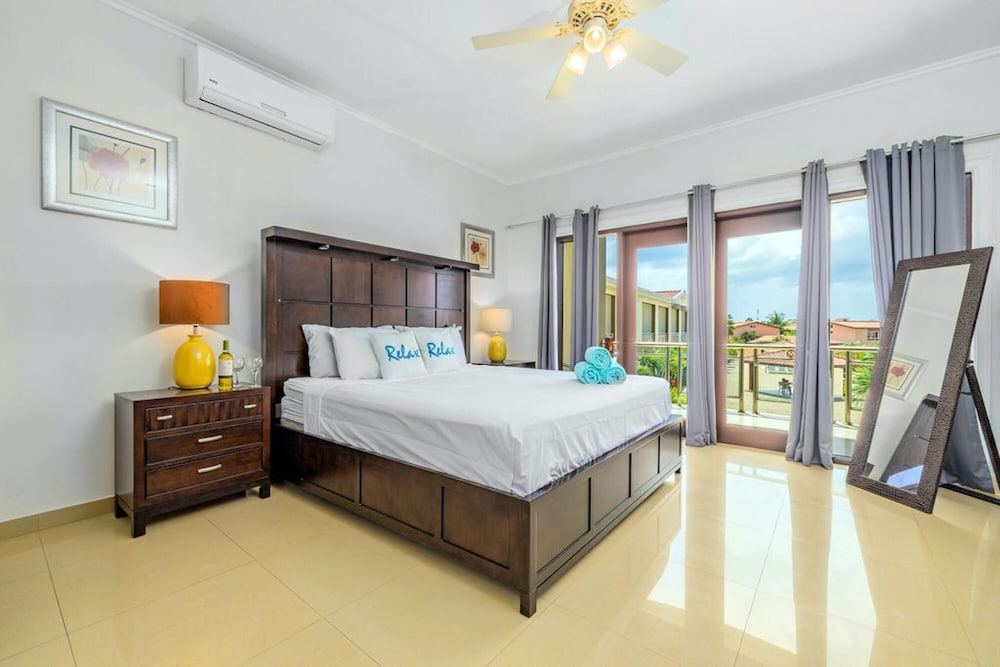 2BR 3min Walk 2 Eagle Beach Pool GYM Parking