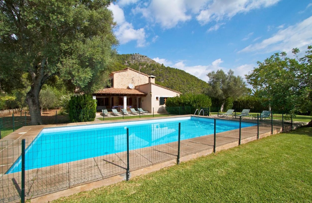 Vall de March Finca Farmhouses by Vida Villas