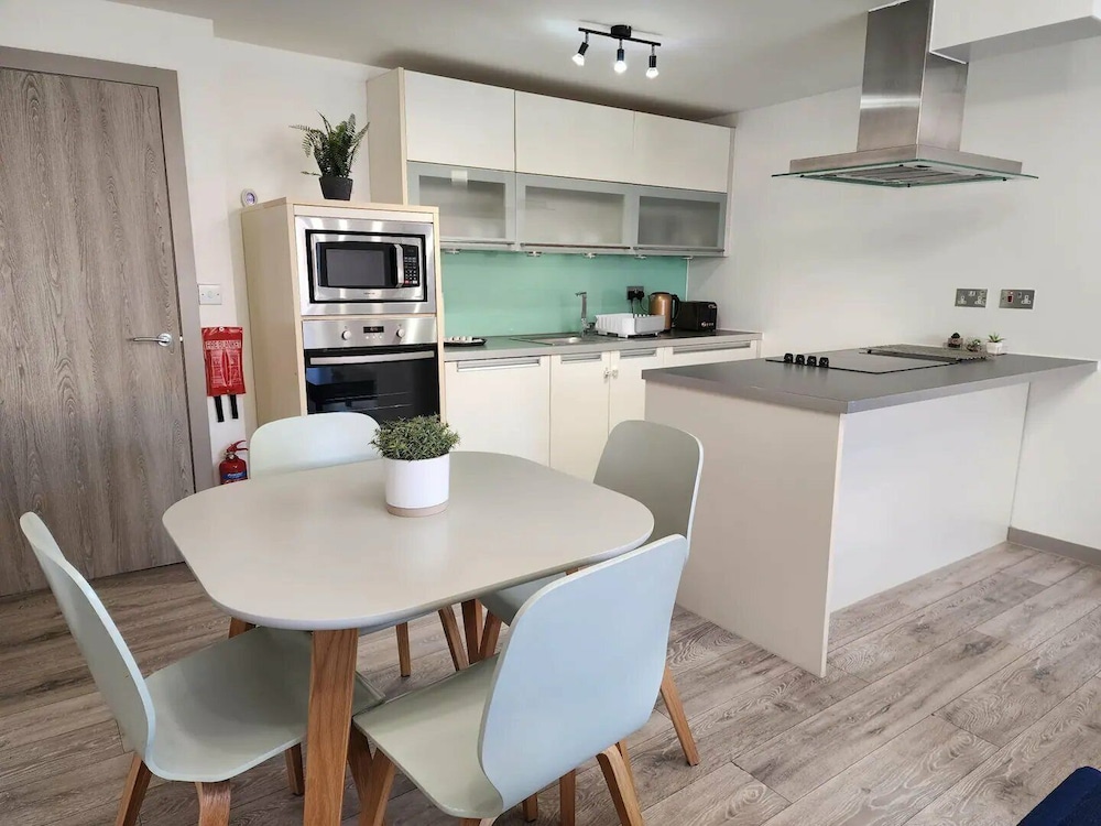 Horizon, 2-Bed Luxury Flat3 - GPM view 3