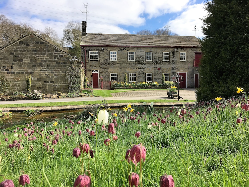 Hewenden Mill Cottages