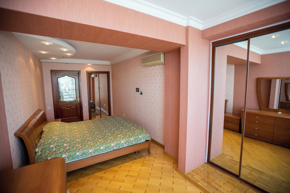 Dondar Apartment Formula 1 view
