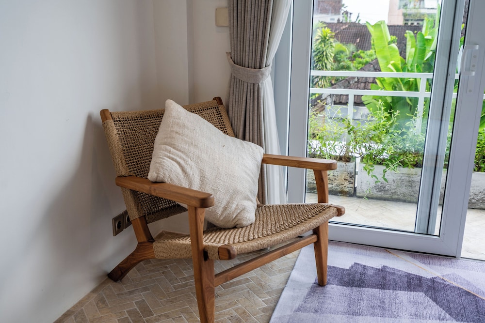 Eleven Villa Canggu - Calm Oasis with Pool and Privacy