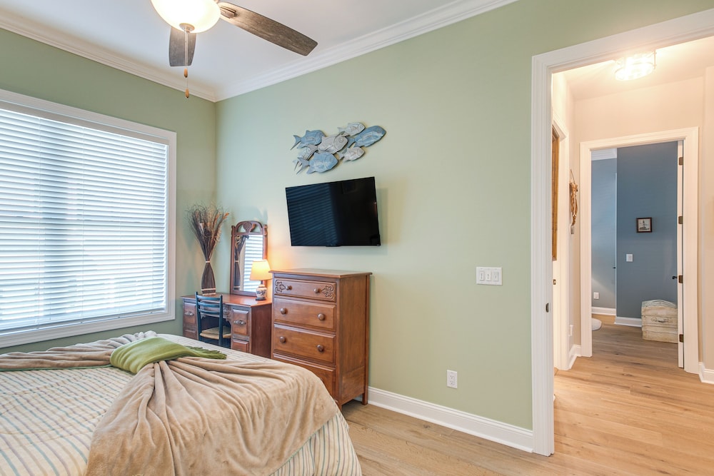 Walk to Public Beach: Hideaway in St Simons Island