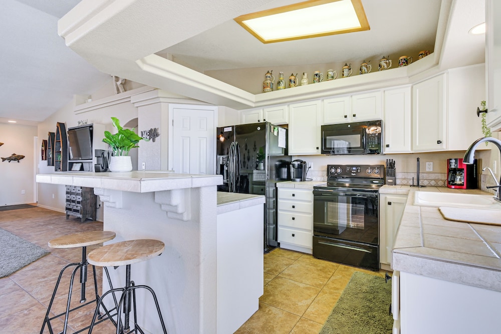 1 Mi to Windsor Beach - Lake Havasu City Home
