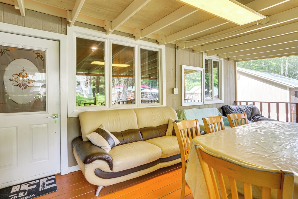 5 Mi to Monticello Raceway: Cabin w/ Pool Access!