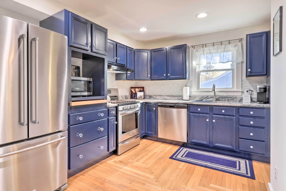 Cozy Historic Wakefield Home Close to Beaches - Property Image 23